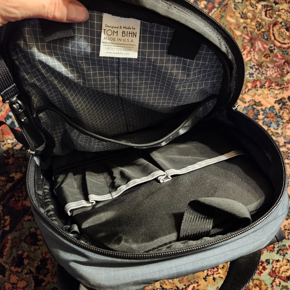 Tom Bihn Synapse backpack - Picture 3 of 5
